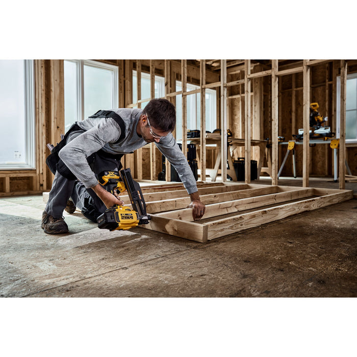 DeWalt DCN920P1 20V MAX Cordless Framing Nailer Kit - Image 3